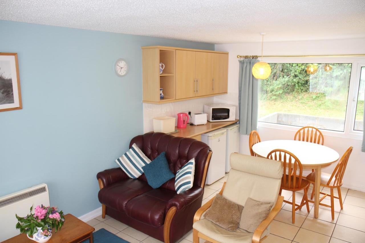 Freshwater Bay Holiday Cottages ペンブローク エクステリア 写真