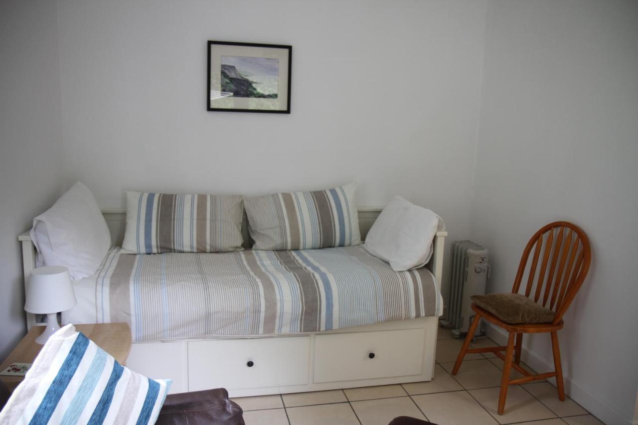 Freshwater Bay Holiday Cottages ペンブローク エクステリア 写真