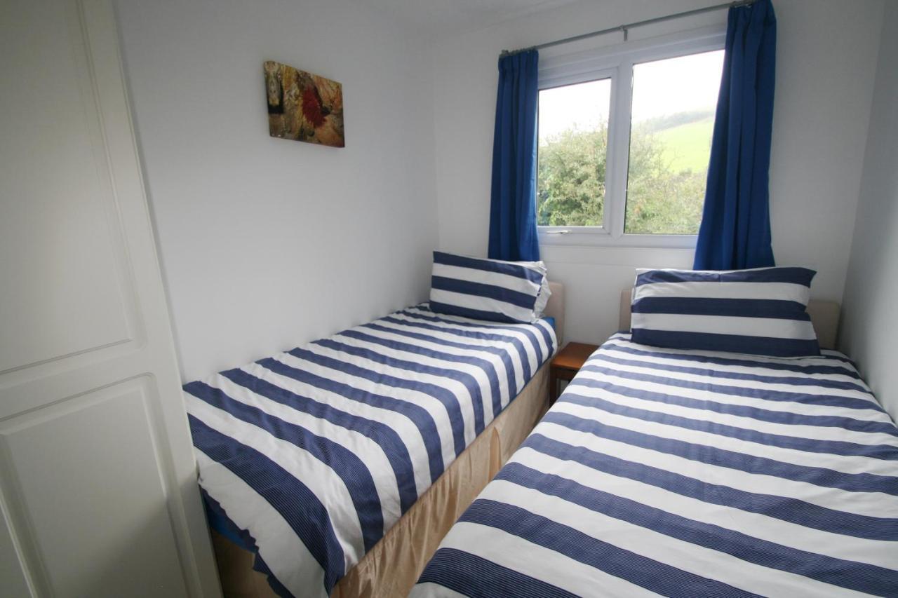 Freshwater Bay Holiday Cottages ペンブローク エクステリア 写真