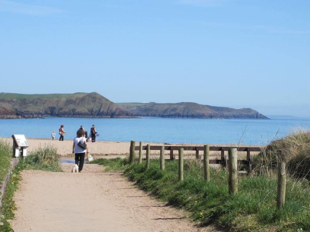 Freshwater Bay Holiday Cottages ペンブローク エクステリア 写真