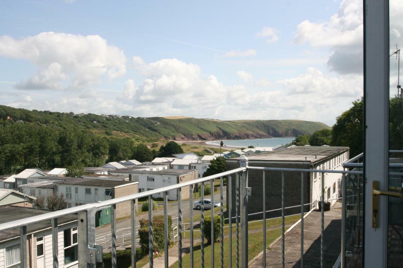 Freshwater Bay Holiday Cottages ペンブローク エクステリア 写真