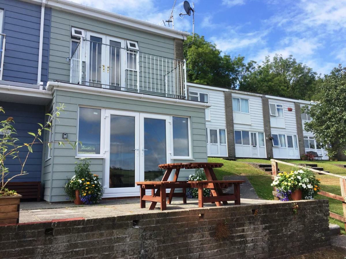 Freshwater Bay Holiday Cottages ペンブローク エクステリア 写真
