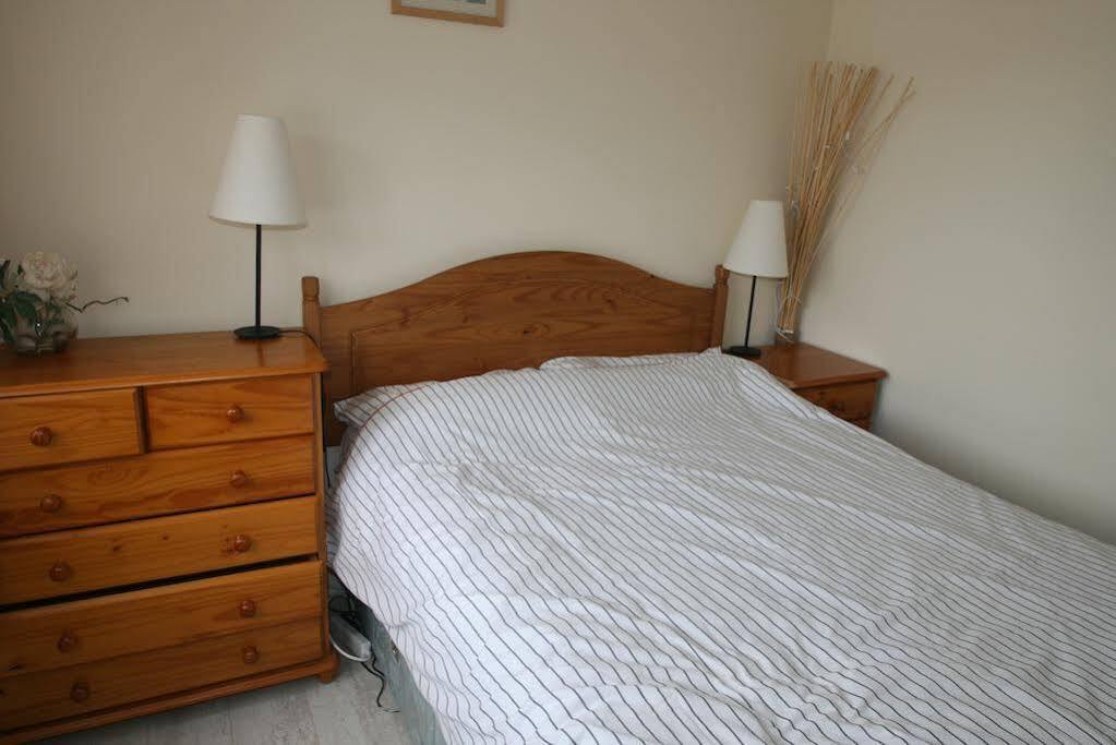 Freshwater Bay Holiday Cottages ペンブローク エクステリア 写真